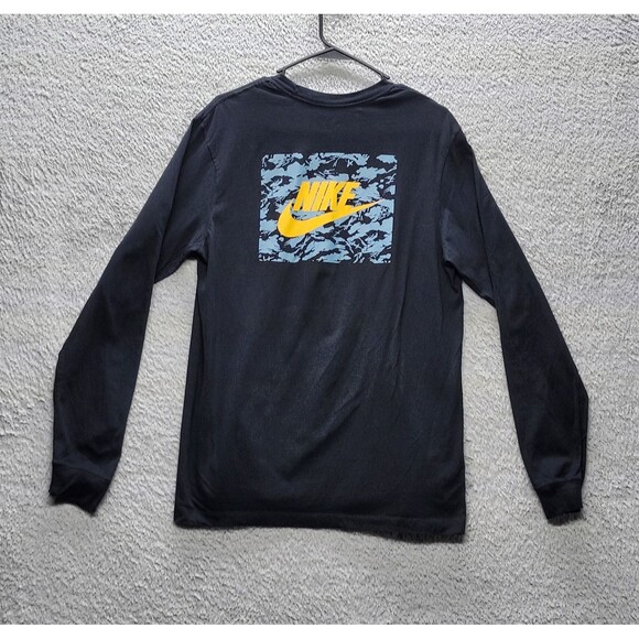 ​Men's M Nike The Nike Tee Black L/S T-Shirt Yellow Swoosh Blue Camo Back Graphi - Picture 7 of 12